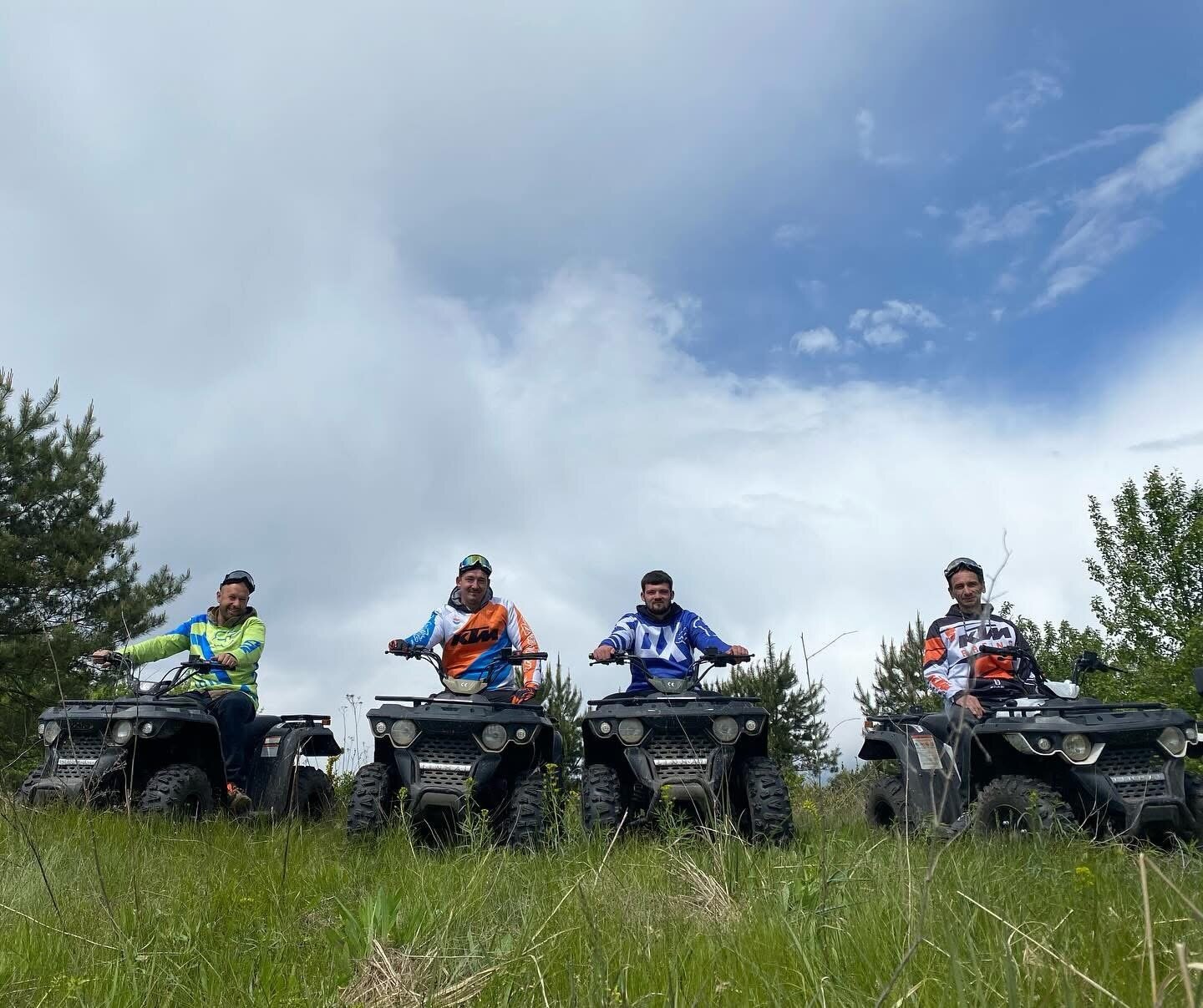 Баня, чан и прогулки на квадроциклах: современный формат отдыха на природе