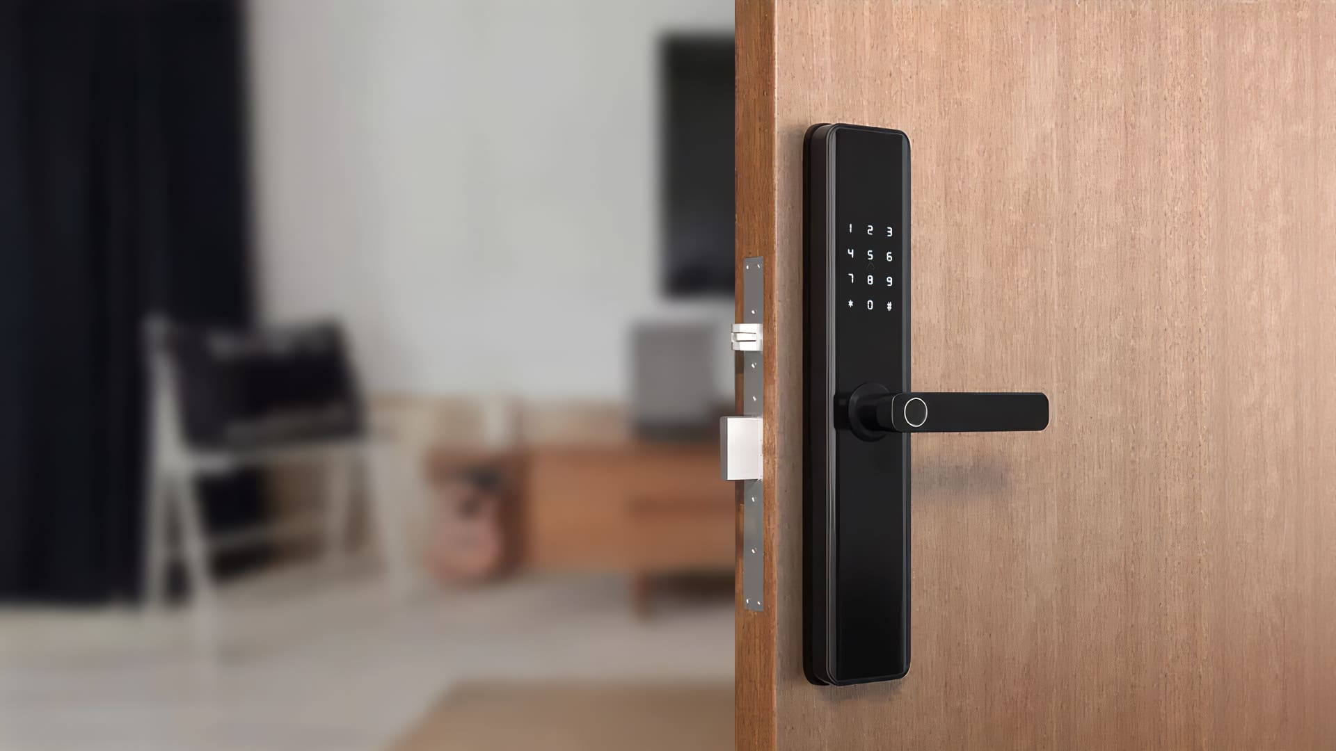 Встановлення систем контролю доступу і сигналізації: причини звернутися до профі