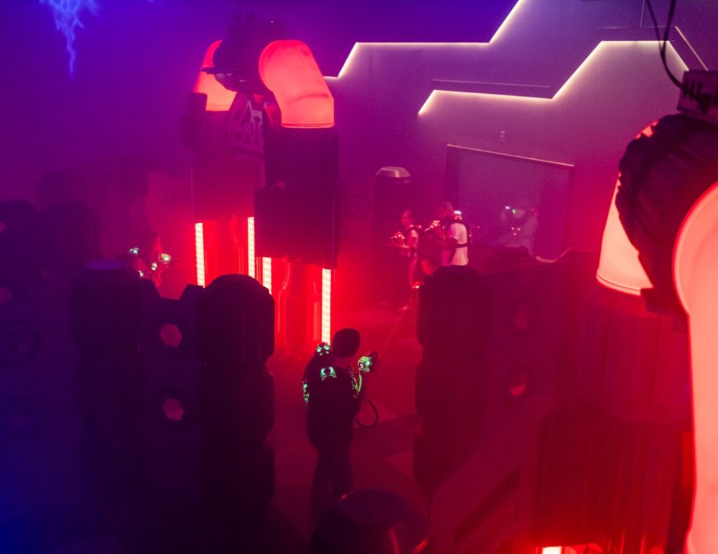 Лазертаг Київ ціна: скільки коштує гра та що входить у вартість